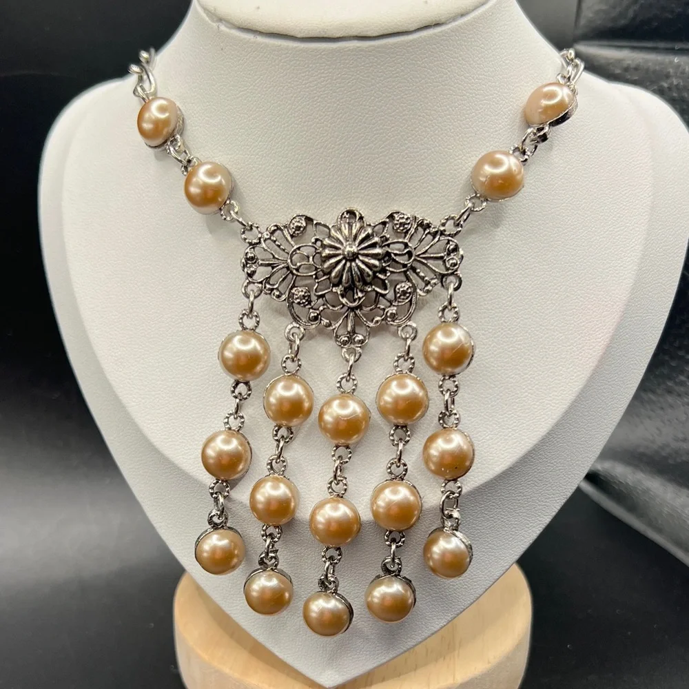 Vintage Dangling faux Pearl Necklace - Picture 1 of 7